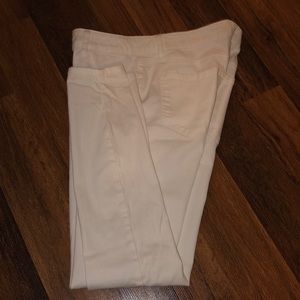 Refuge size 6 white jeans